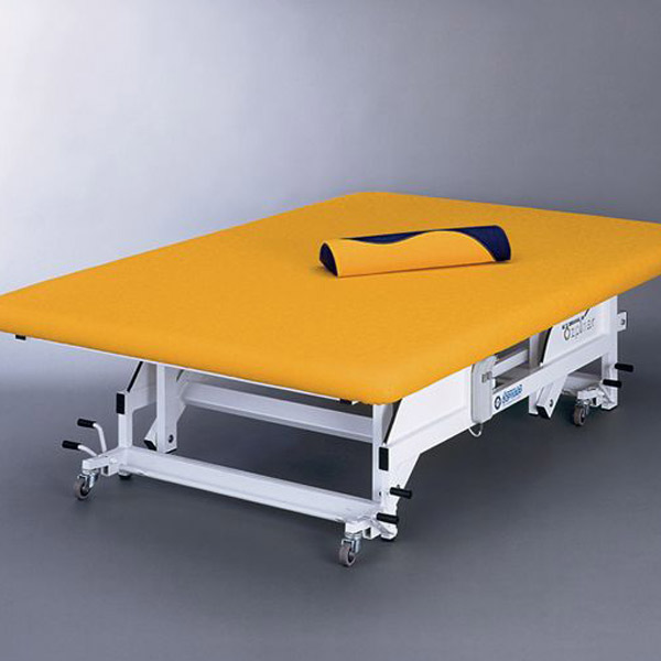 Reha Vojta Bobath Liege Therapieliege Hocker und Tische Reha Service